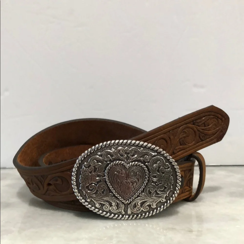 Women’s Justin Leather western style belt Sz 28 Brown Leather with heart buckle - Picture 1 of 16